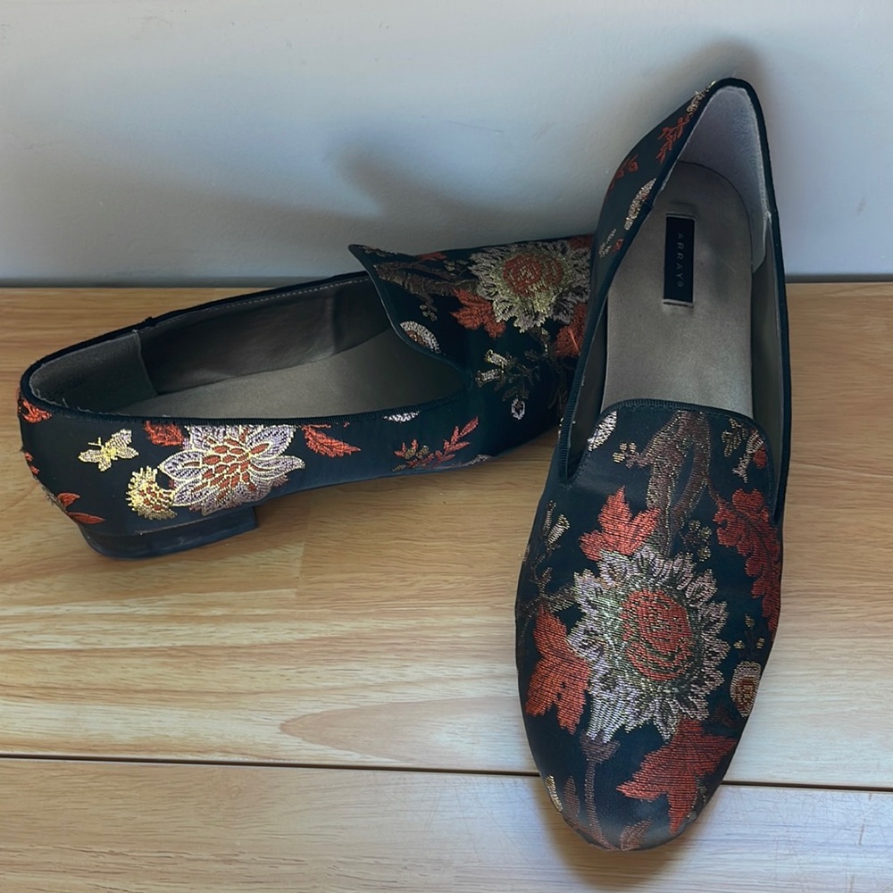 Array embroidered loafers